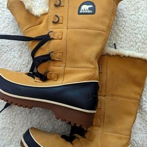 *Brand New* Sorel Lace Up Winter Boots in Tan/Canvas with White Fur Lining